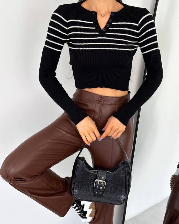 Pull uni  en maille côtelée 