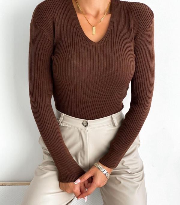Pull côtelé  en maille a Col V