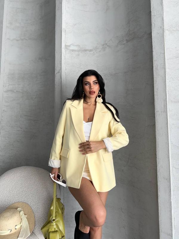 BLAZER JAUNE AVEC REVERS AUX POIGNETS A RAYEURS