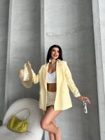 BLAZER JAUNE AVEC REVERS AUX POIGNETS A RAYEURS