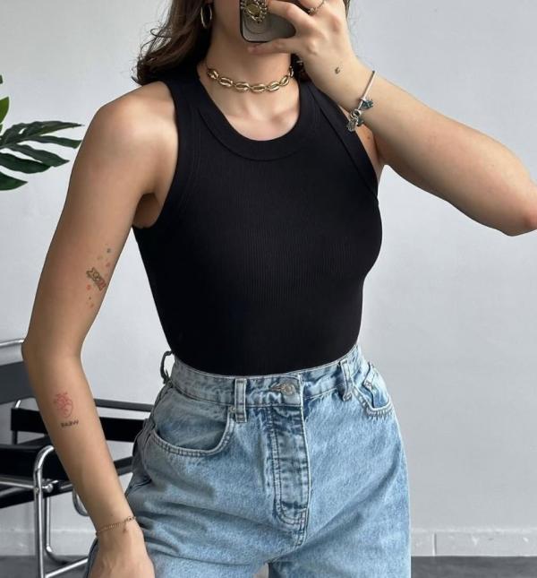 Crop Top côtelé Zara couleur uni a col rond 