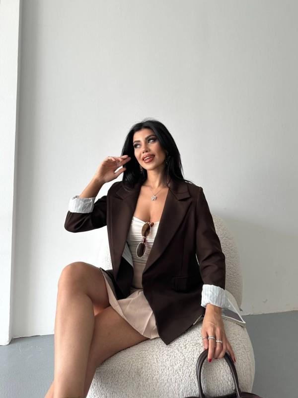 BLAZER MARRON AVEC REVERS AUX POIGNETS A RAYEURS 
