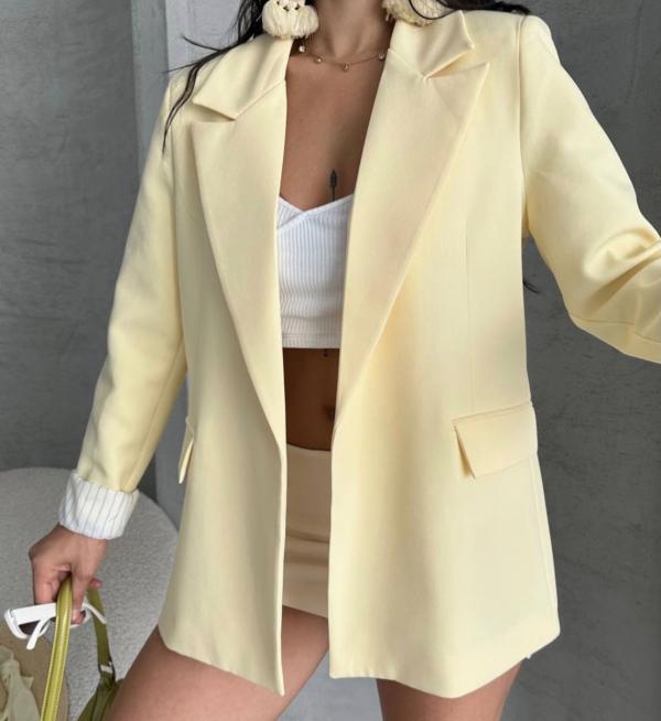 BLAZER AVEC REVERS AUX POIGNETS A RAYEURS