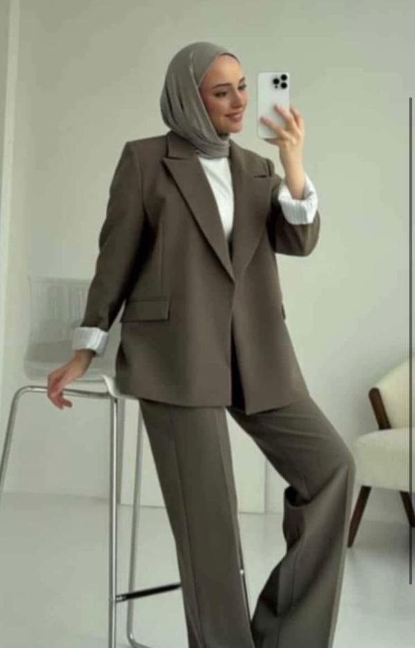 BLAZER AVEC REVERS AUX POIGNETS A RAYEURS