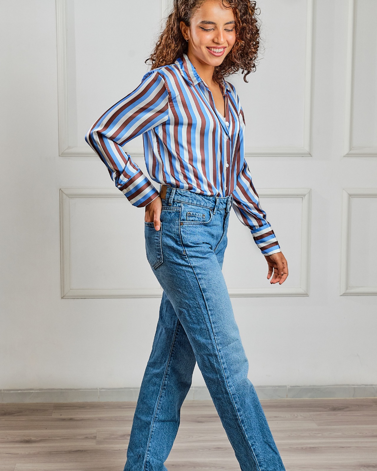 Chemise satinée fluide à rayures bleu