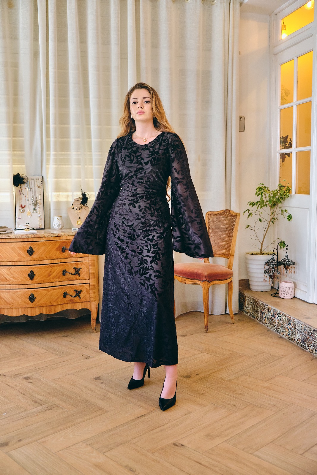 Robe Zaphira Black