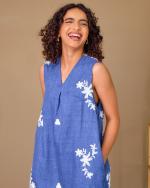 Robe romantique brodée couleur bleu jean